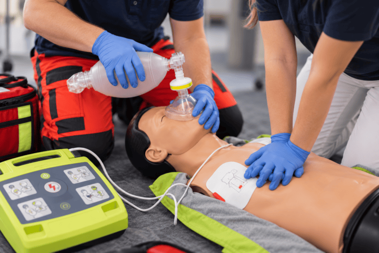 Praxisteam trainiert ALS-Ablauf